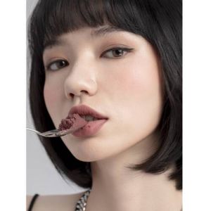 INTO YOU SUPER MATTE LIP CHEEK MUD EM10